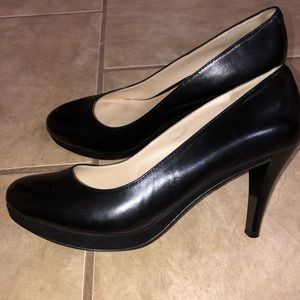 Nine West black pumps